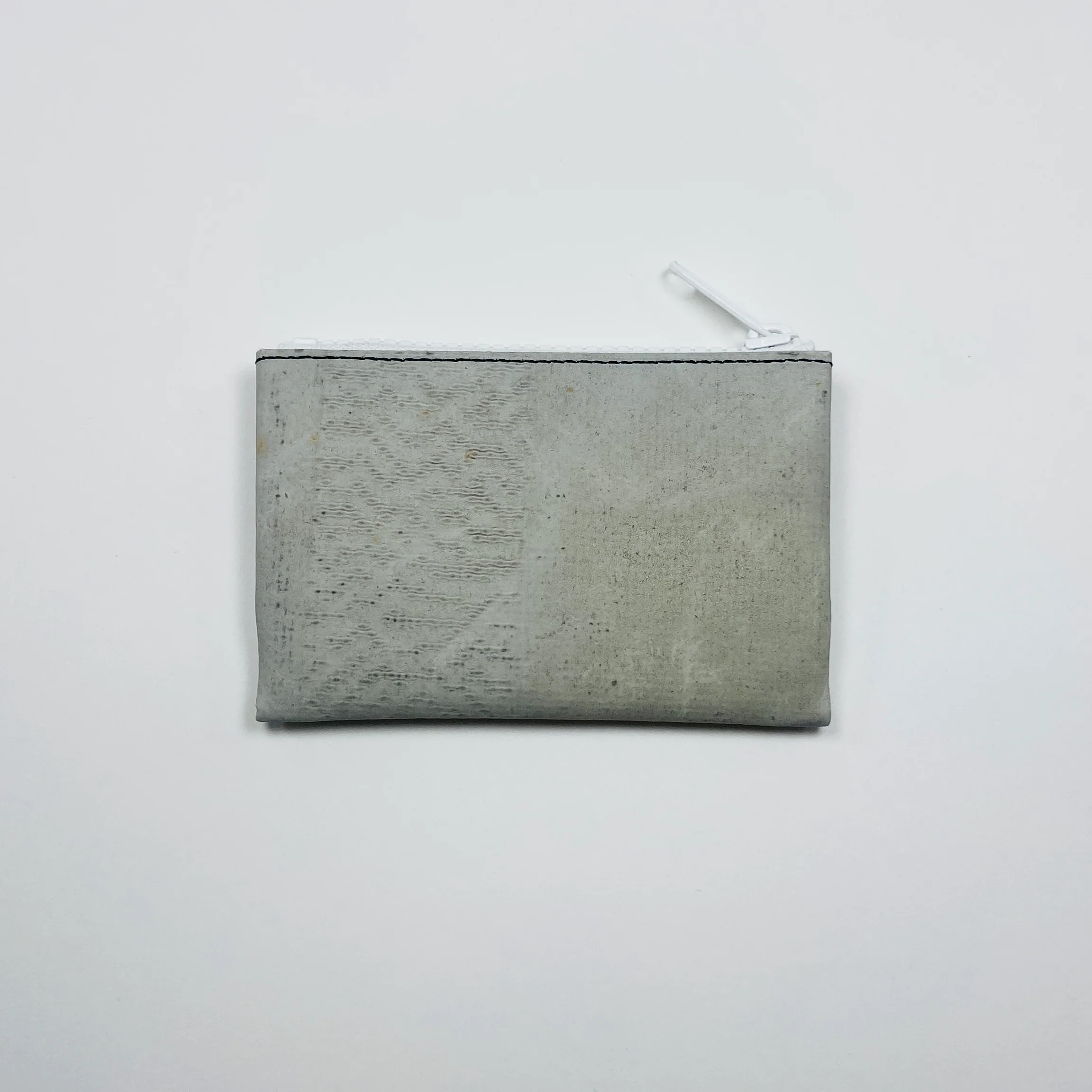 FREITAG F05 - Blair - Burgundy and Grey with White Zip - Image 2