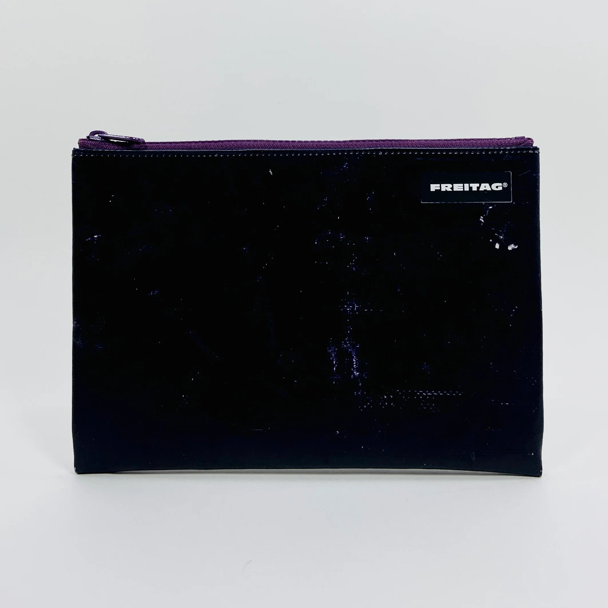 FREITAG F07 - Chuck - Black with Purple Zip