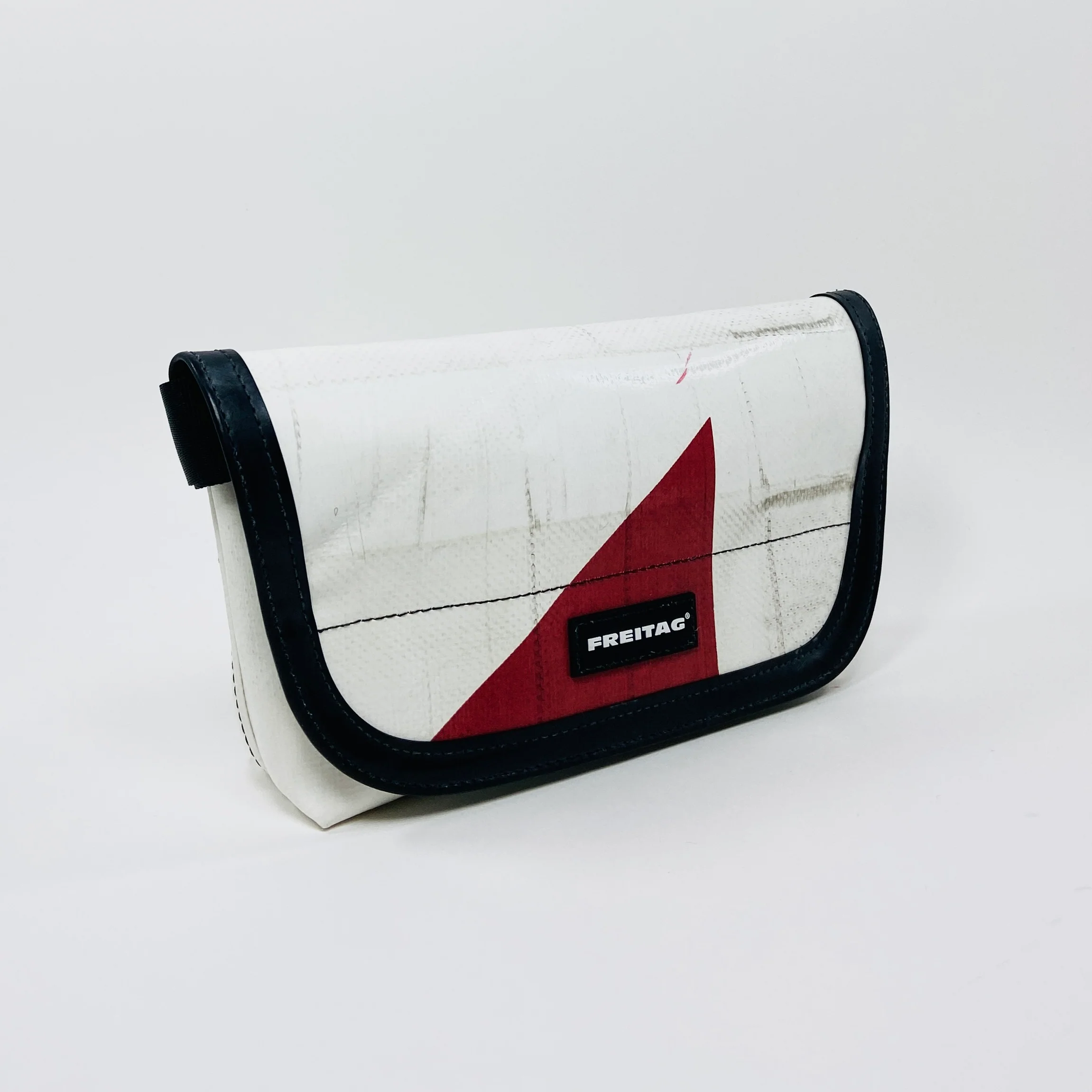 FREITAG F40 - Jamie - White with Red - Image 3