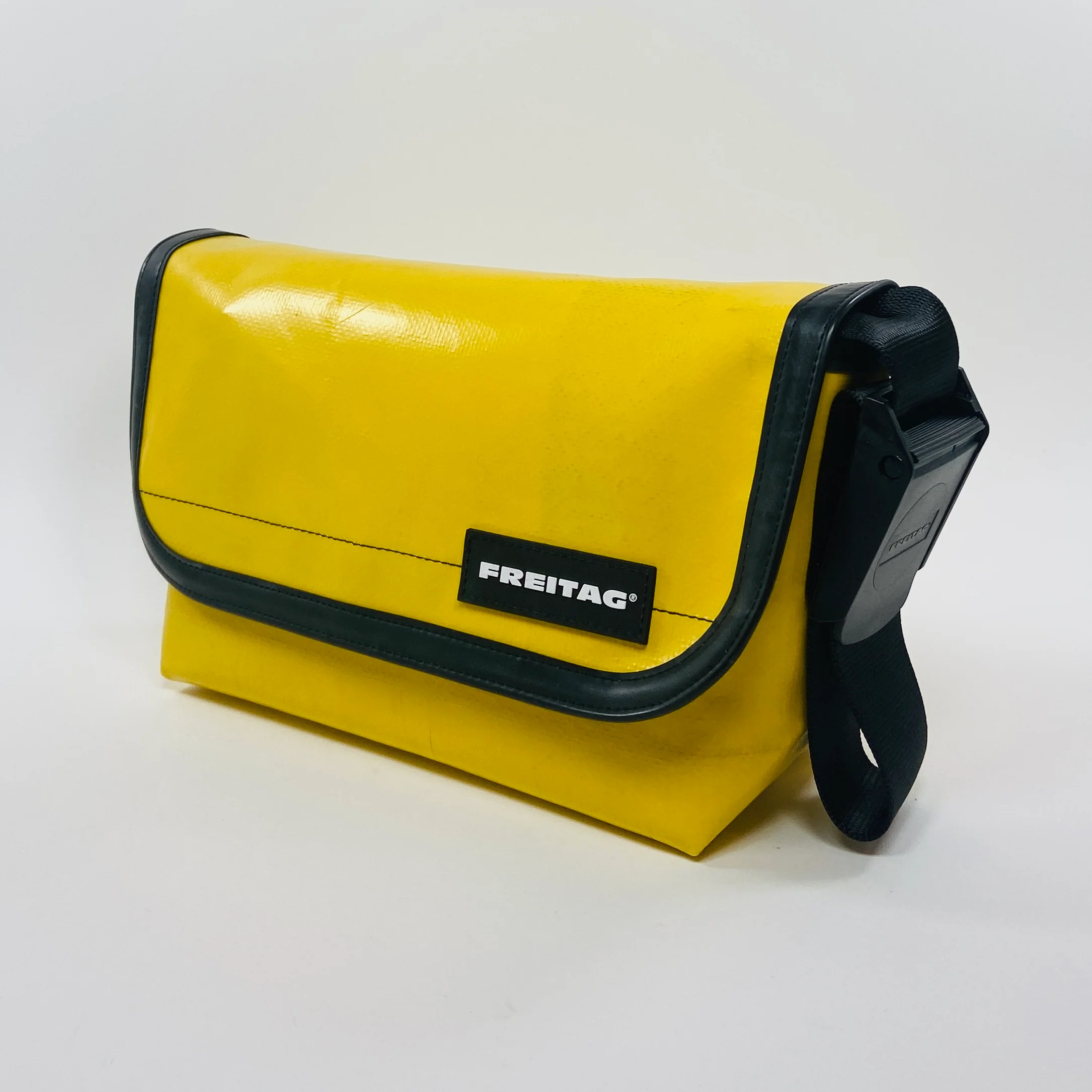 FREITAG F41 - Hawaii Five-0 - Yellow - Image 3