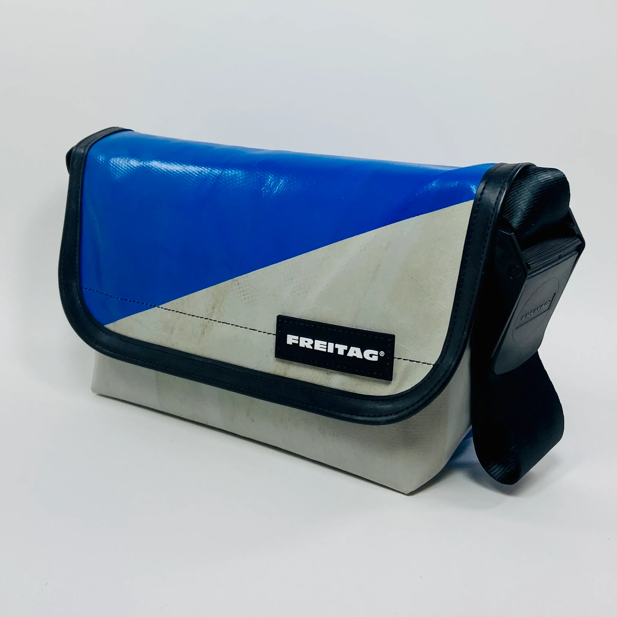 FREITAG F41 - Hawaii Five-0 - Blue and Grey - Image 3