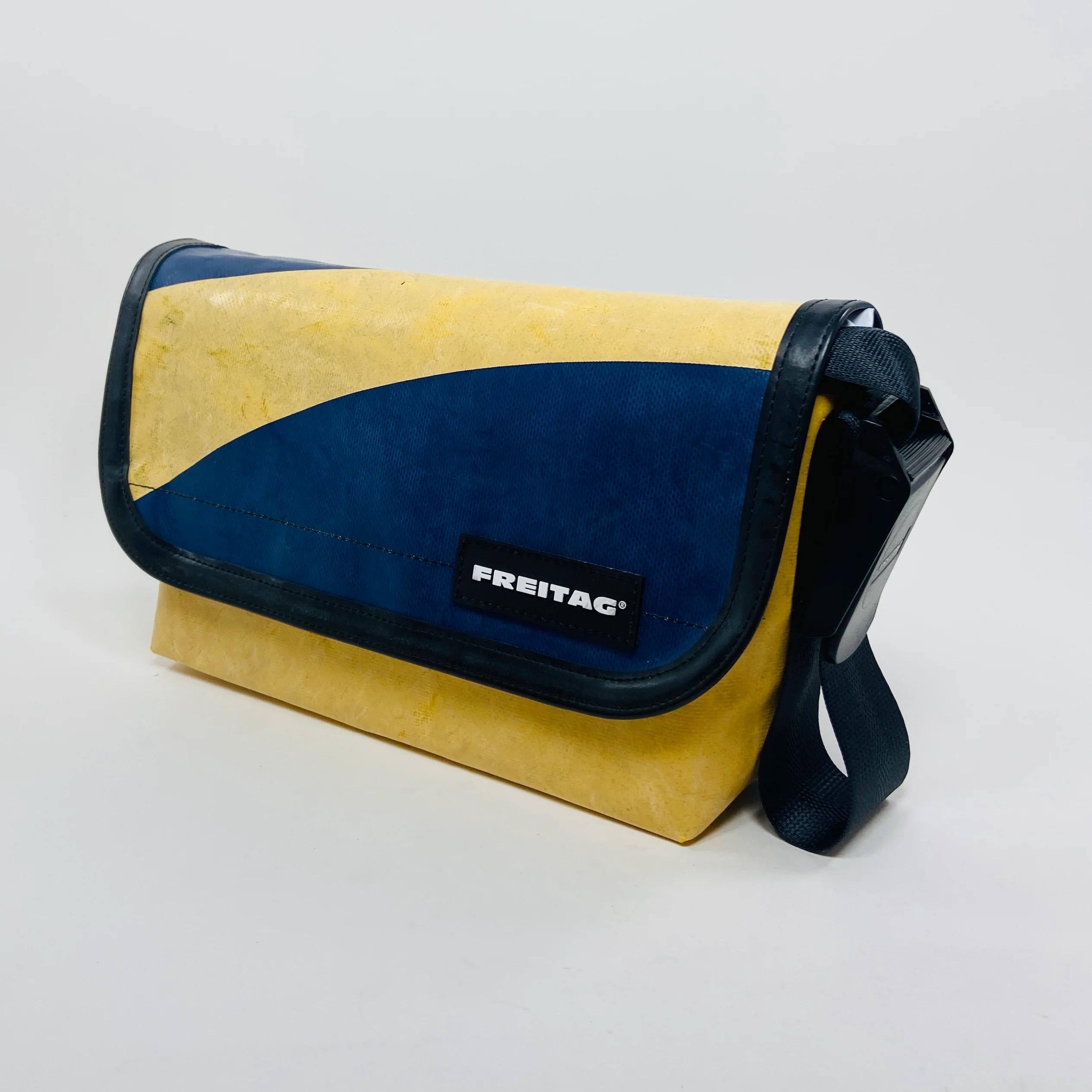 FREITAG F41 - Hawaii Five-0 - Yellow and Blue - Image 2