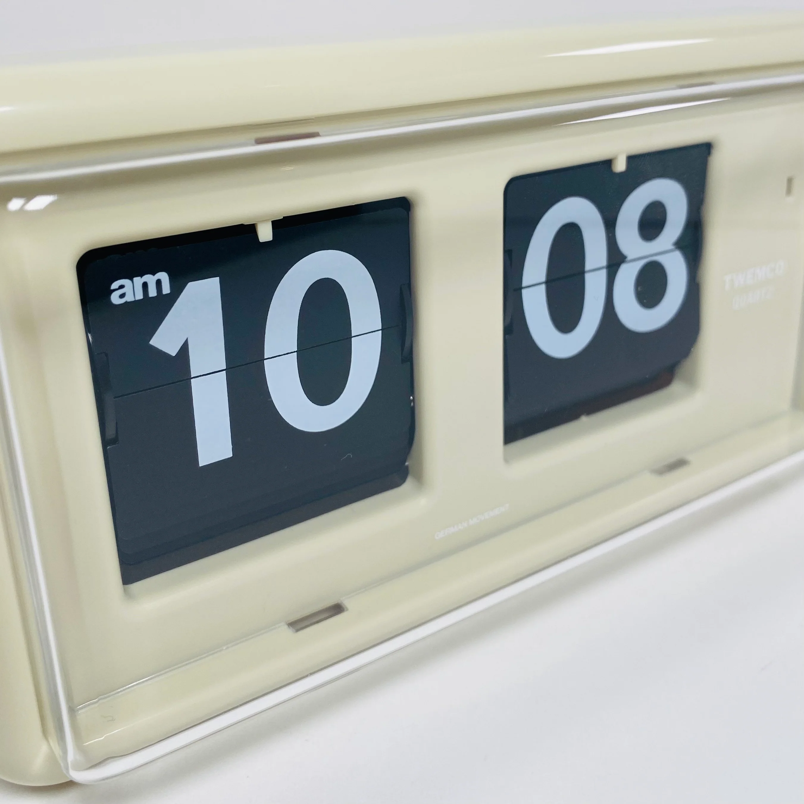 TWEMCO Flip Clock QT-30 Beige - Image 3