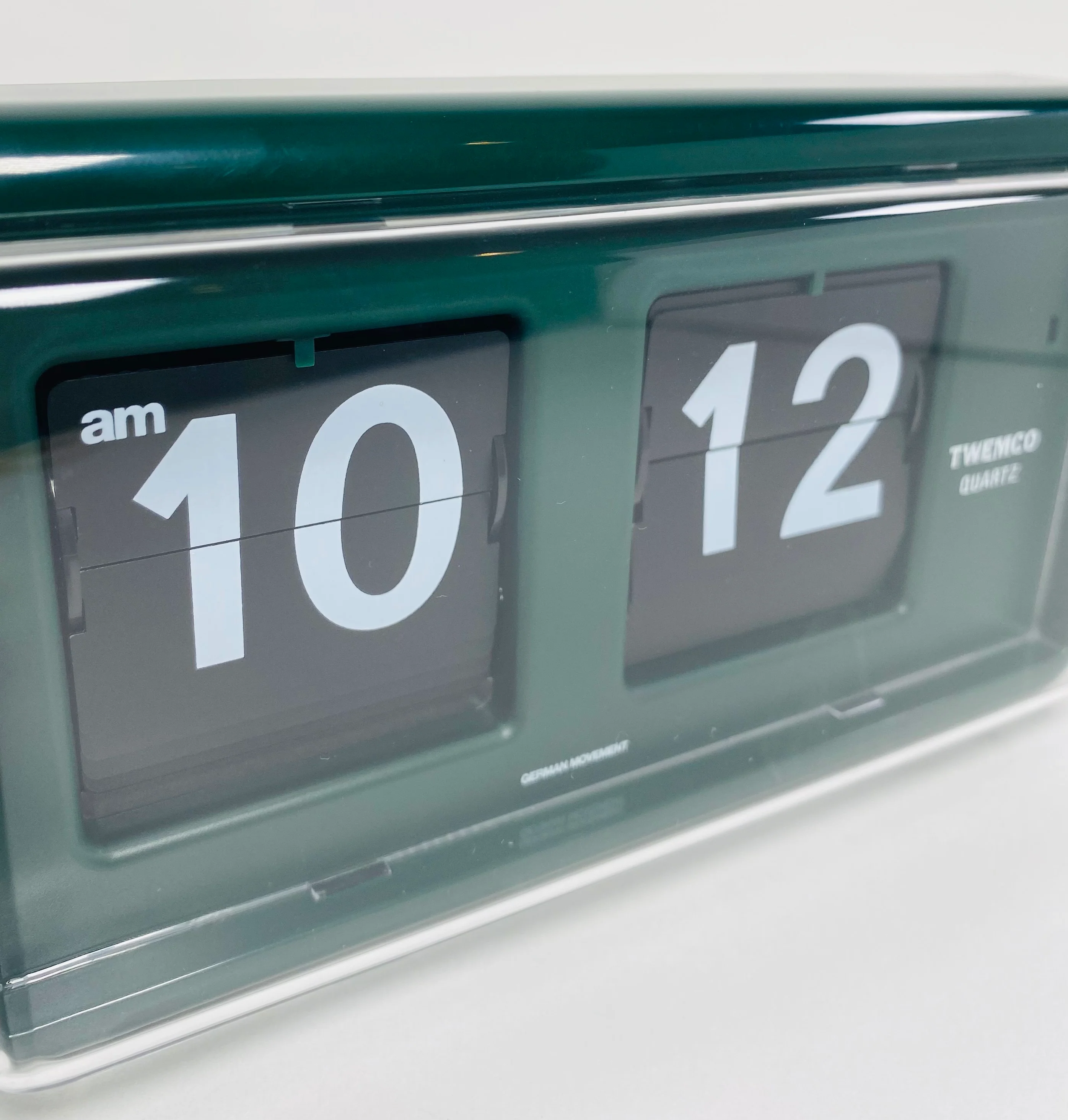 TWEMCO Flip Clock QT-30 Green - Image 3